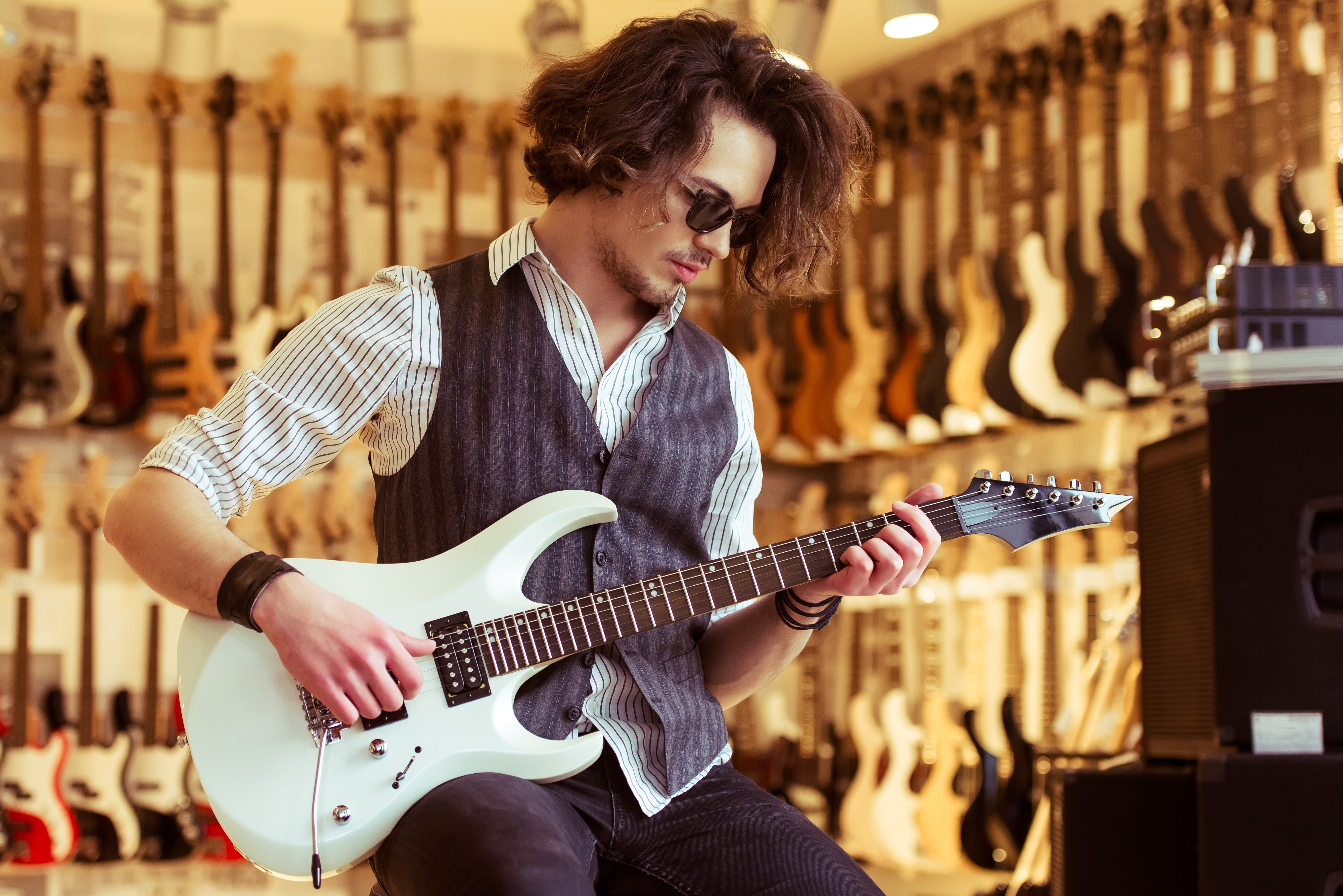 Guitars & Basses